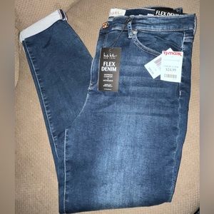 Nicole Miller high rise ankle skinny jeans. Size 16